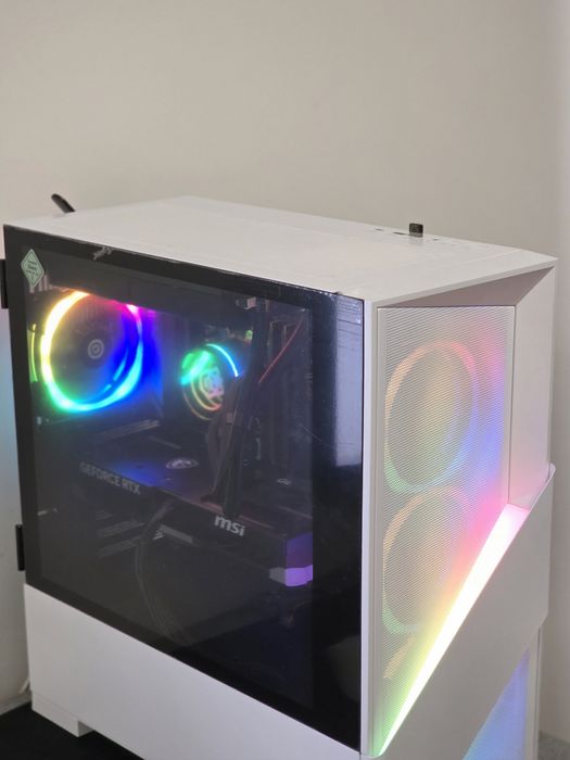 Pc Gaming Ryzen 7 9800X3D ,RTX 5070TI , 32GB DDR5 , 2TB