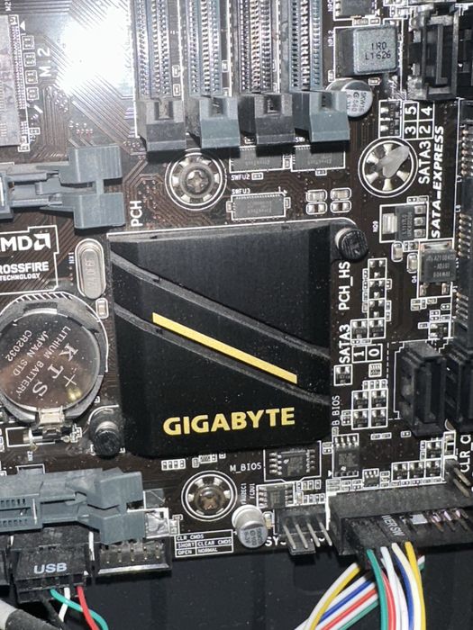 Vand carcasa pc cu Placa de baza GIGABYTE GA-B150M-D3H