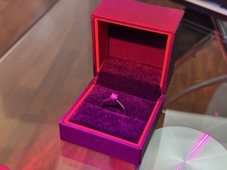 СПЕШНО!!! ЧИСТО НОВ пръстен от бяло злато с диамант kirkorian diamonds