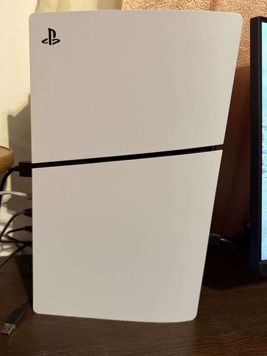 Продавам playstation 5 (slim) с гаранция!!!