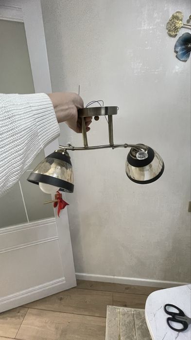 Продается новая люстра