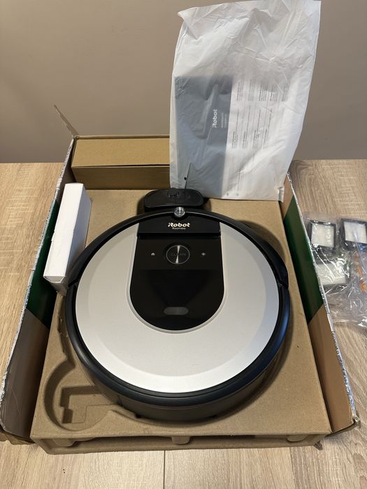 Робот прахосмукачка iRobot Roomba i8 – Отлично състояние