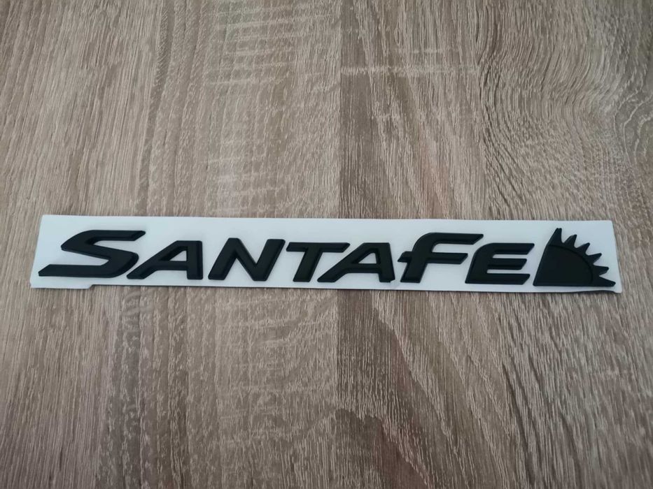 черен надпис Hyundai Santa fe