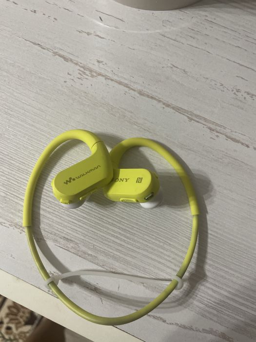 Продам спортивные наушники Sony Walkman