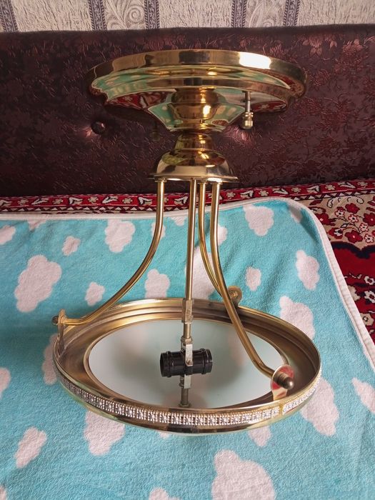 Продам 2 рабочие люстры