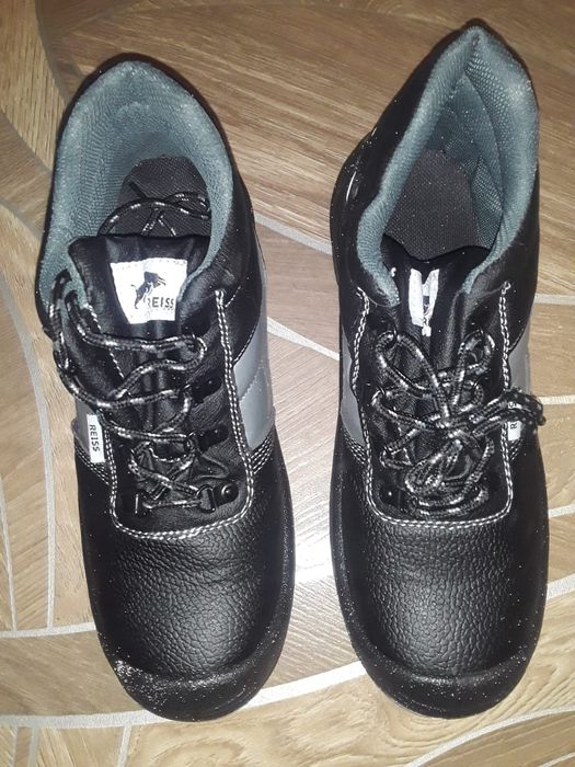 Продам мужские ботинки