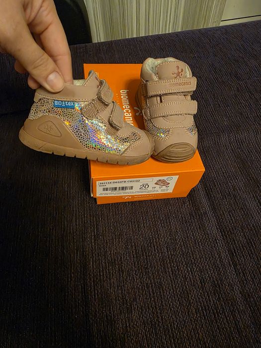 Ghetute fetite imblanite si impermeabile biomecanics marimea 20