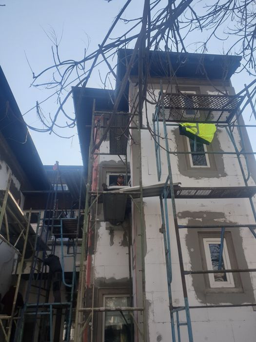 Meseriași Acoperișuri de la A la Z | Montaj Tablă, Dulgherie, Reparații