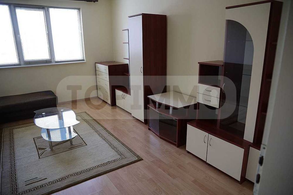 Дава се под наем Тристаен апартамент в Варна, Цветен квартал - 90 кв.м за 698.19 € - Снимка #1