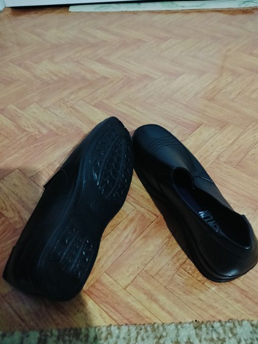 Продавам чисто нови дамски обувки