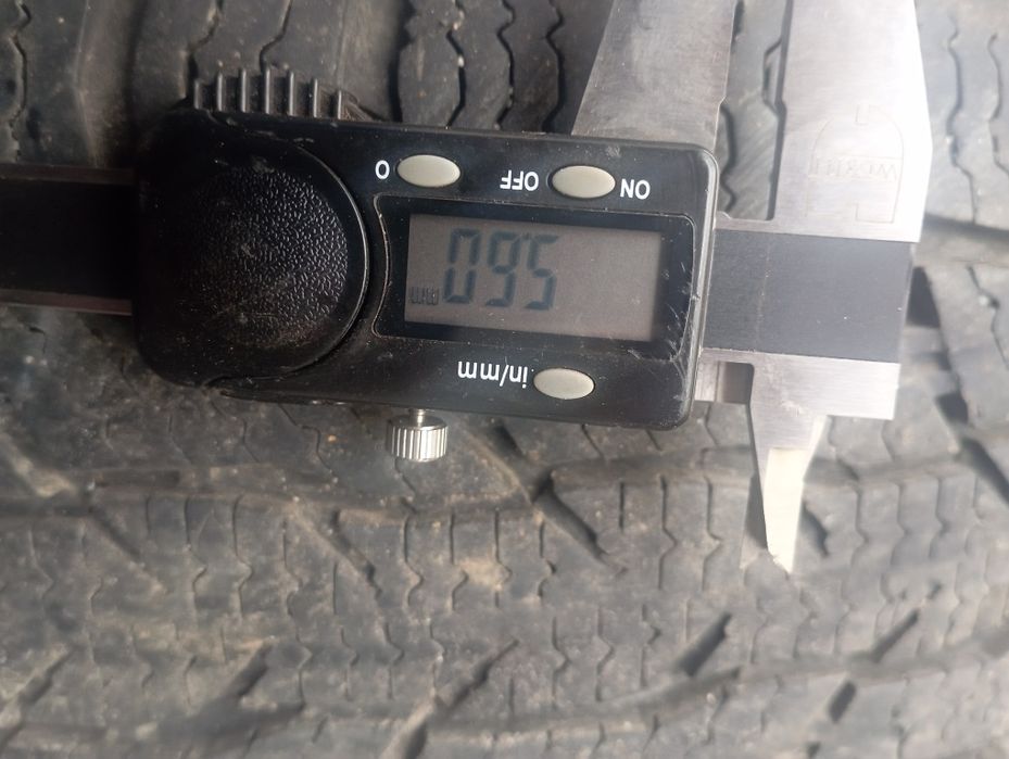 Гуми за бус 195/75R16C Bridgestone 2бр. Nokian 1бр