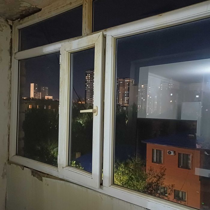 Продам б/у пластиковое окно (балкон)