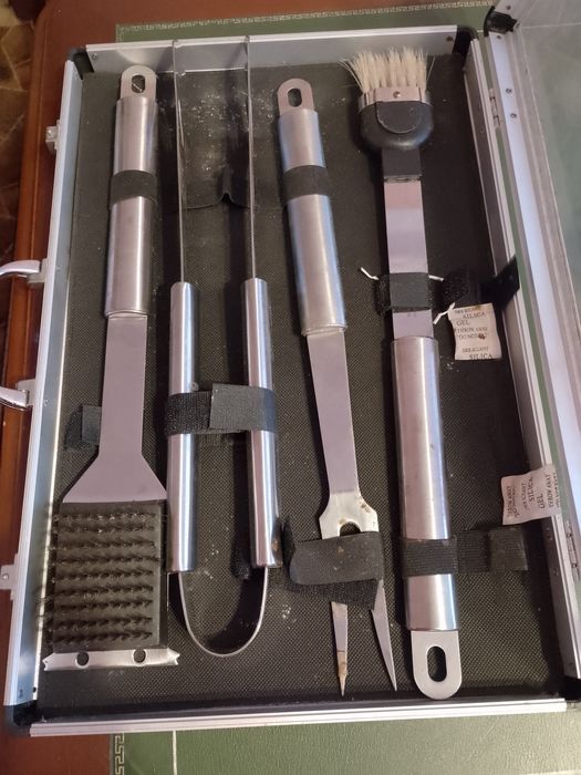 Комплект прибори за барбекю