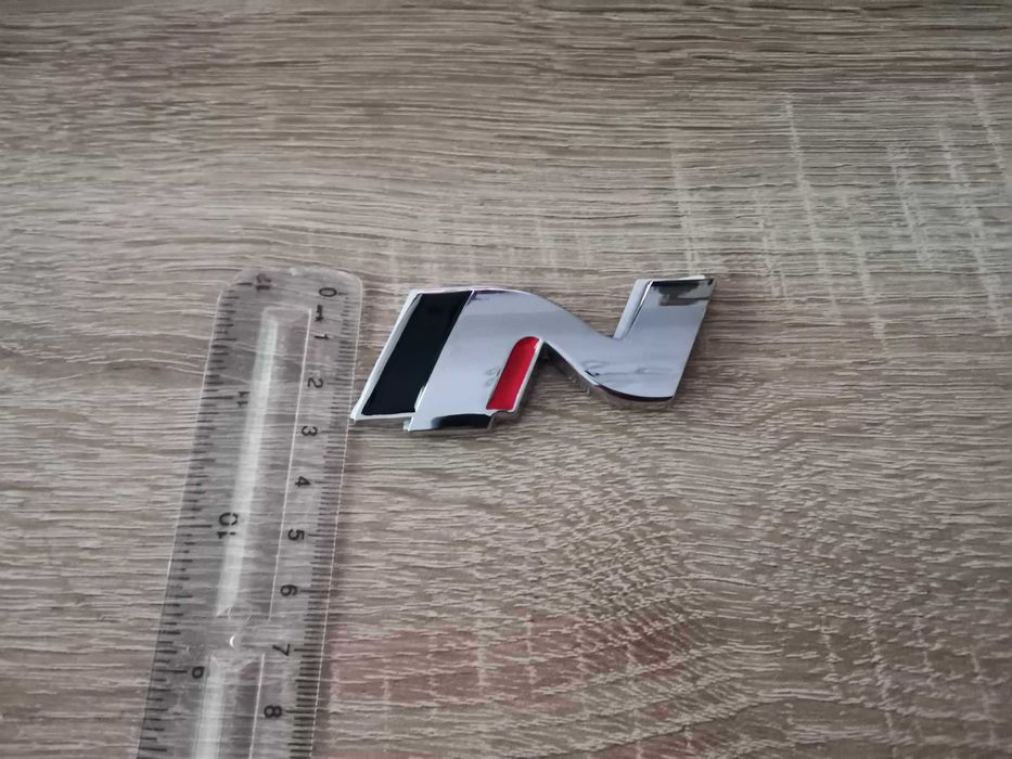 сребриста емблема Хюндай Ен Hyundai N