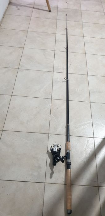 Нова карбонова въдица 2.7м.с маркова макара TB200