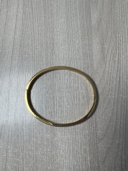 Браслет на женскую руку