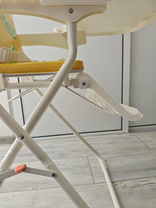 Бебешко столче за хранене CHIPOLINO BUENO