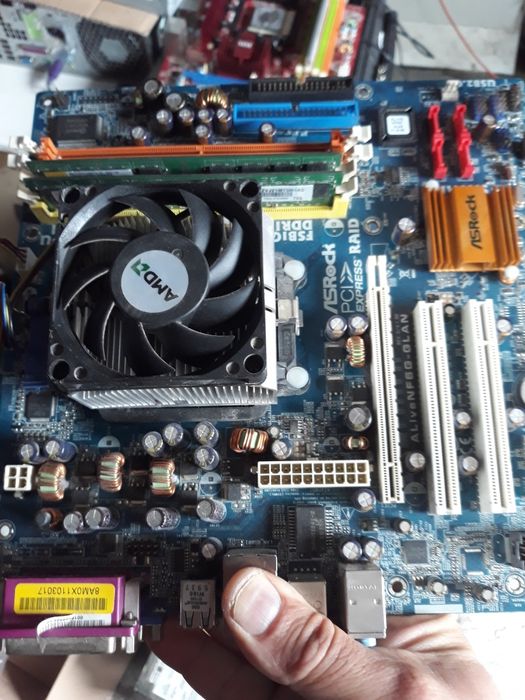 Plăci baza soket intel 775 Amd 2 ddr2 ddr3