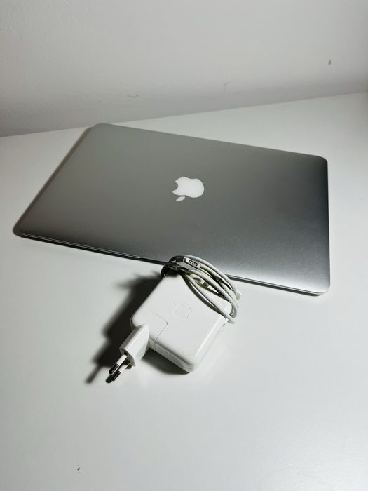 Macbook air 13” (2017) A1466