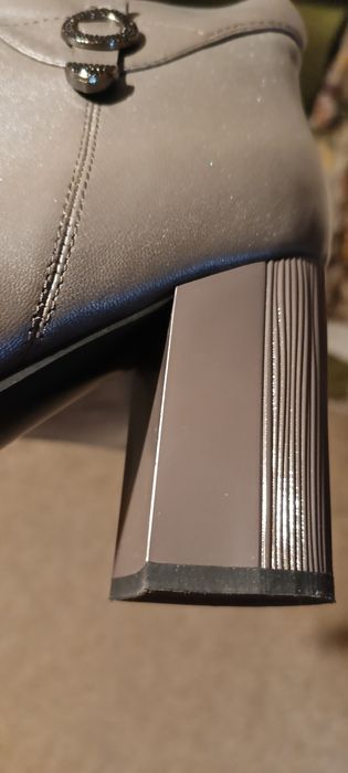 Продам женские сапоги