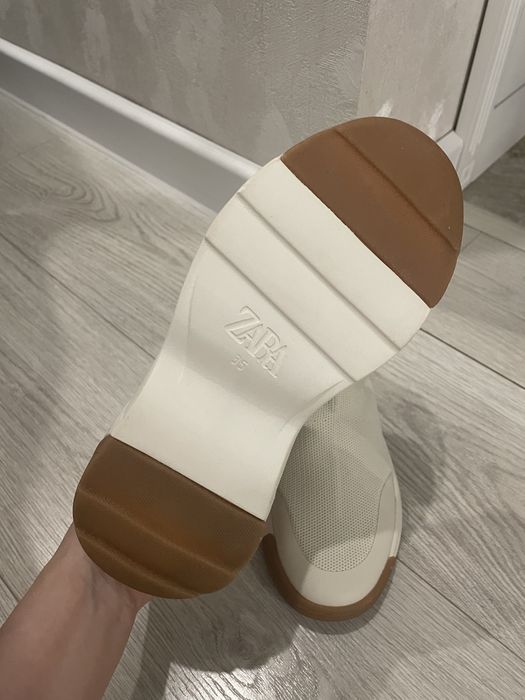 Продам кроссовки от Zara.