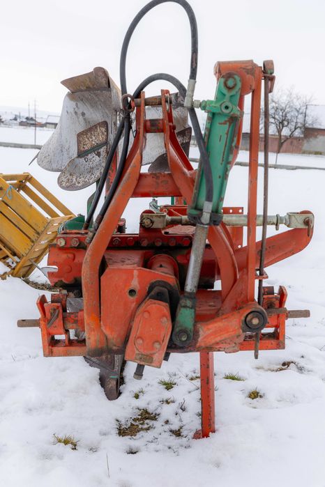 Plug reversibil Kverneland – 2 trupițe – acționare hidraulică