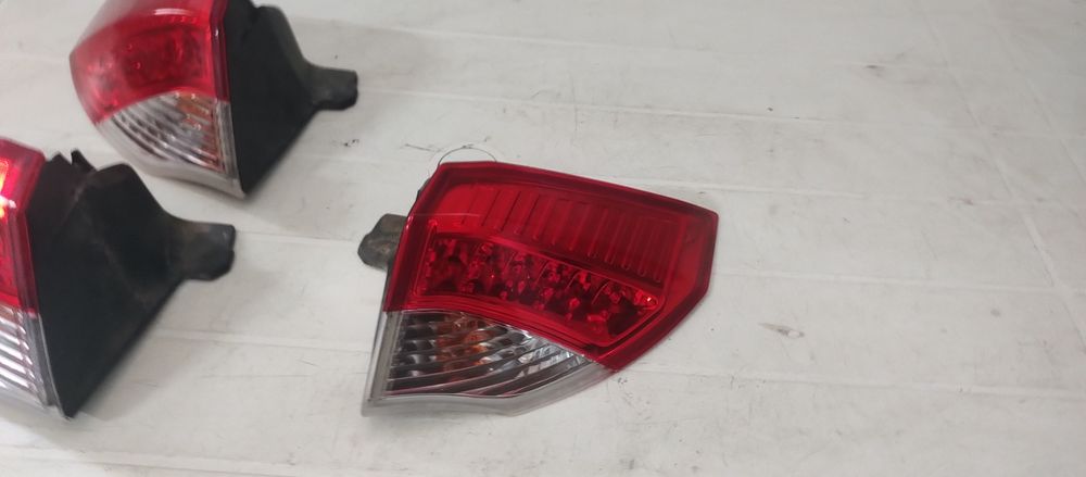 Lampa stânga și dreapta aripi  laguna 3