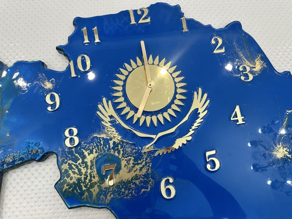 Часы настенные из эпаксидной смолы