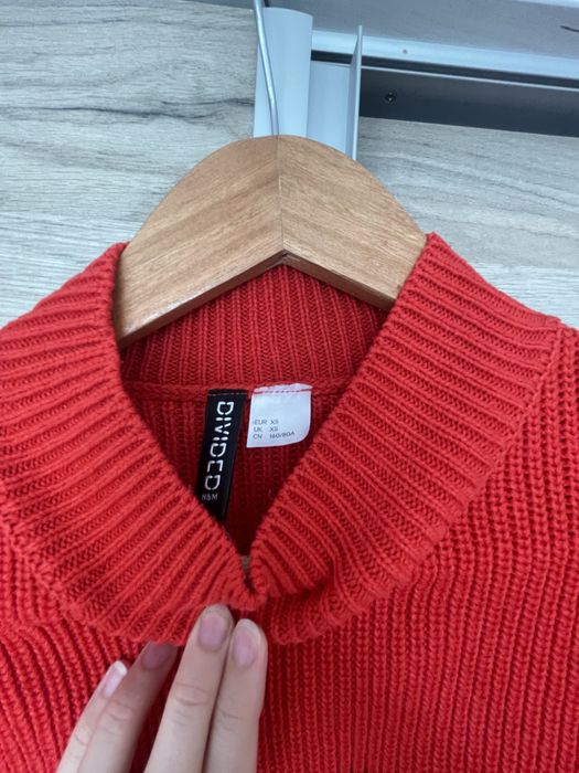 Пуловери Mango, HM, Bershka