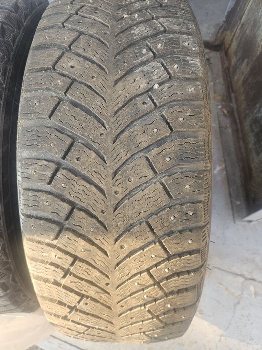 Продам резину б/у 215×55×18