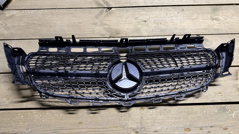 Решётка радиатора Mercedes-Benz E-Class