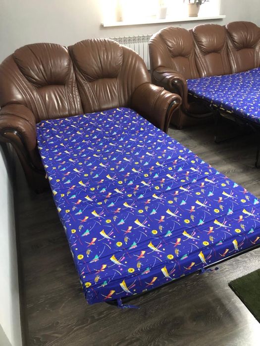 Продам кожаный мягкий уголок