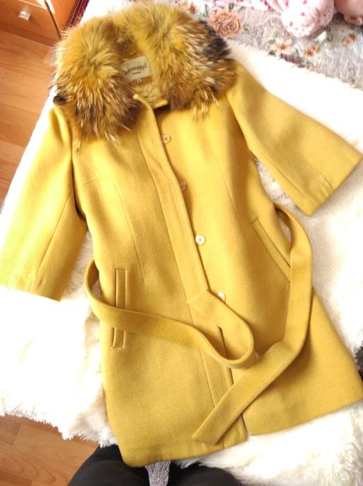 Продам пальто горчичного цвета