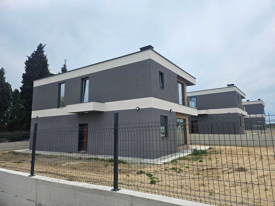 Продава се Къща в с. Звездица, Област Варна - 216 кв.м за 815 €/кв.м - Снимка #3