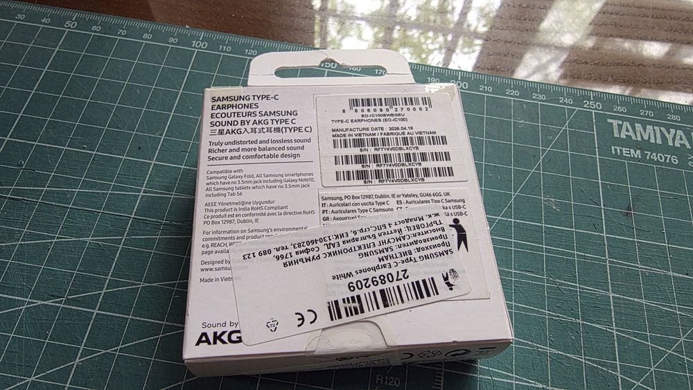 Нови слушалки Samsung AKG