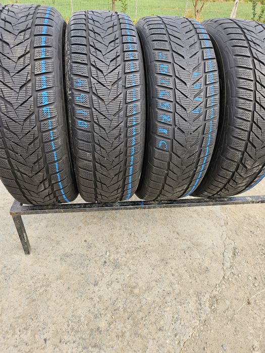 Vând anvelope iarna 215/65/16 215/65r16