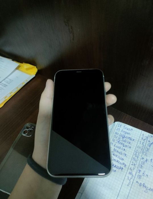 Продам Айфон 11 в идеальном состоянии.