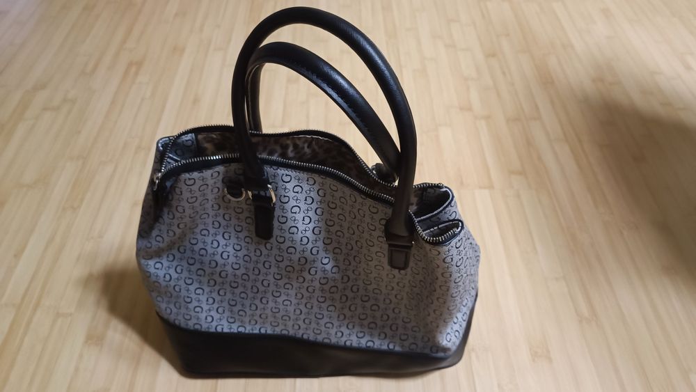 Оригинална чанта GUESS