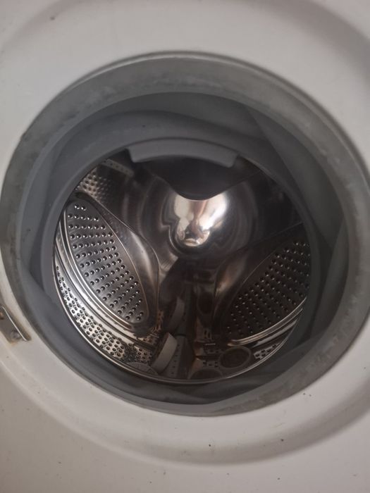 Продам нерабочую стиральную машину