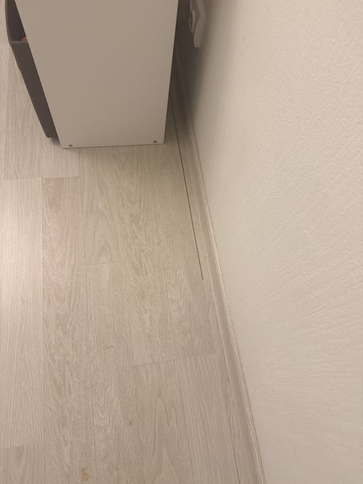 Продам светлый ламинат  б/у