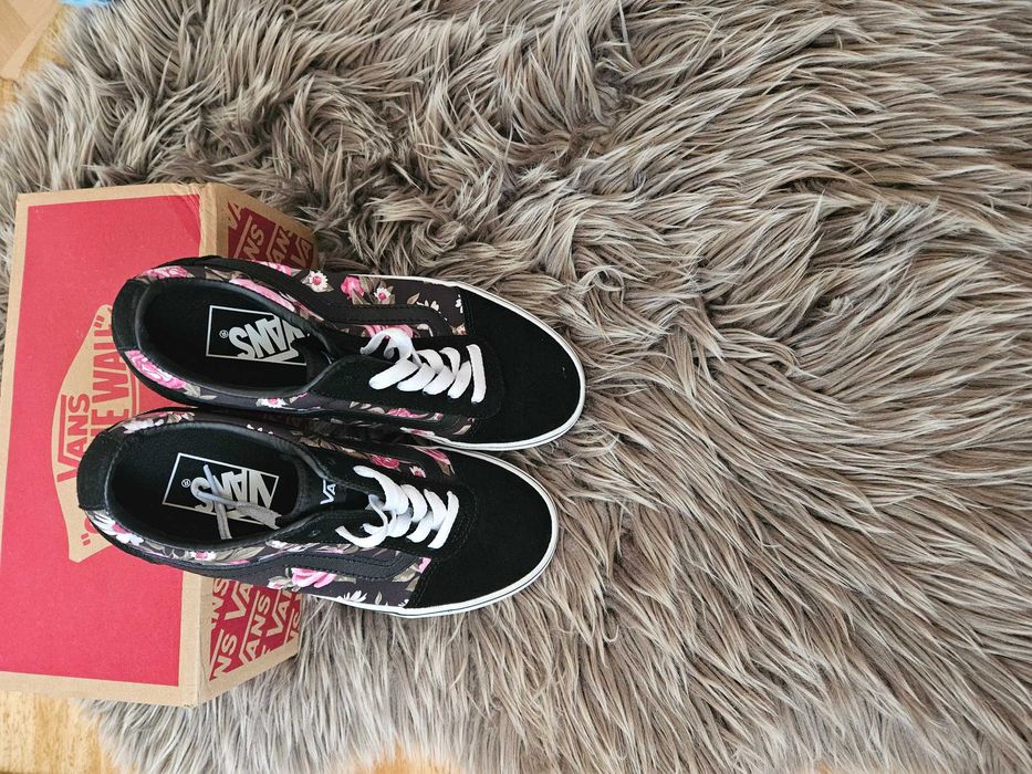 Дамски Кецове на Vans