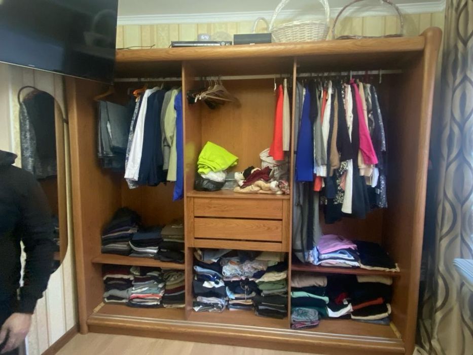 Продам качественный красивый спальный гарнитур