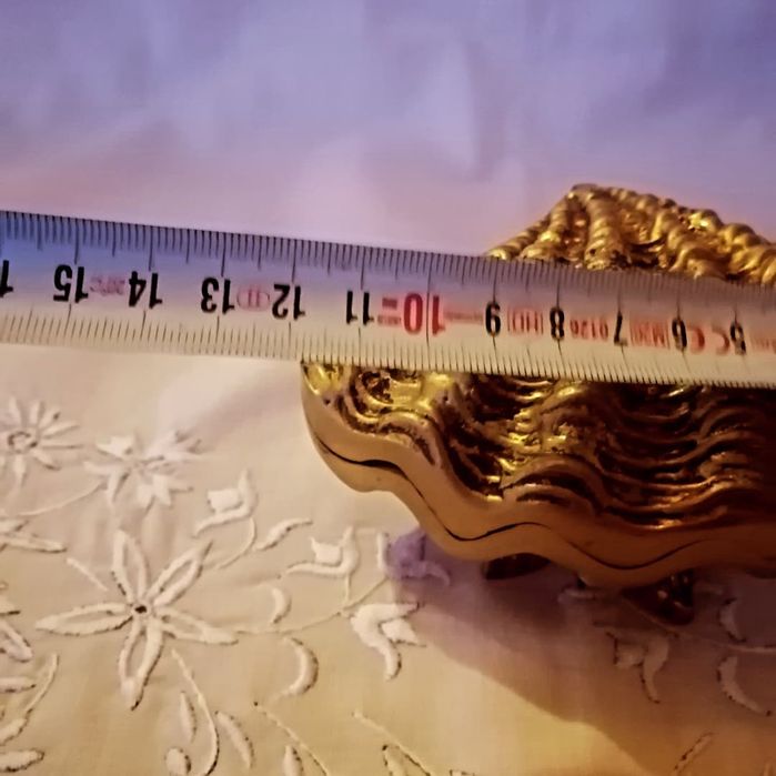 Месингов свещник и бижутера