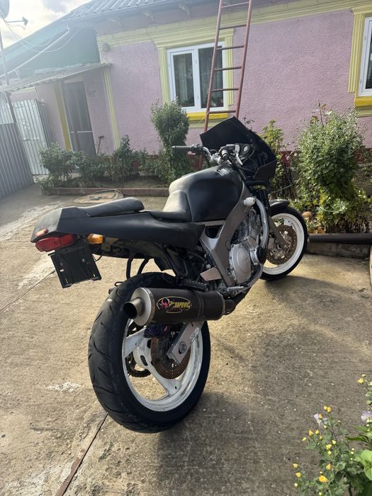 Se vinde YAMAHA FZR 600