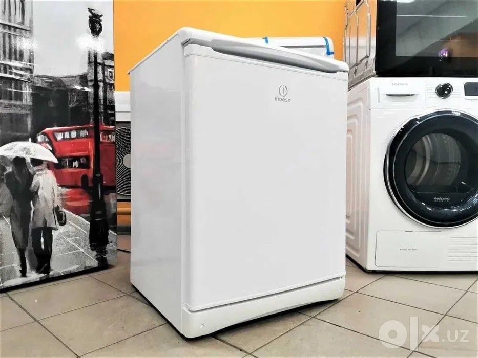 Компактный мини холодильник Indesit для офиса, дома и гостиниц.