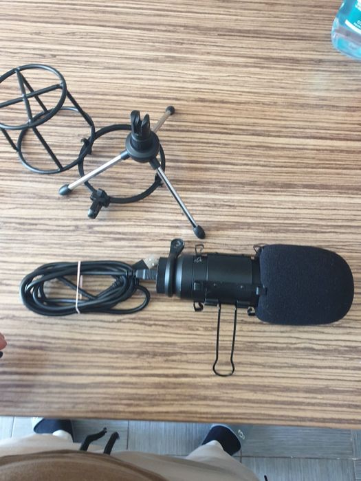 Microfon streaming sau podcast