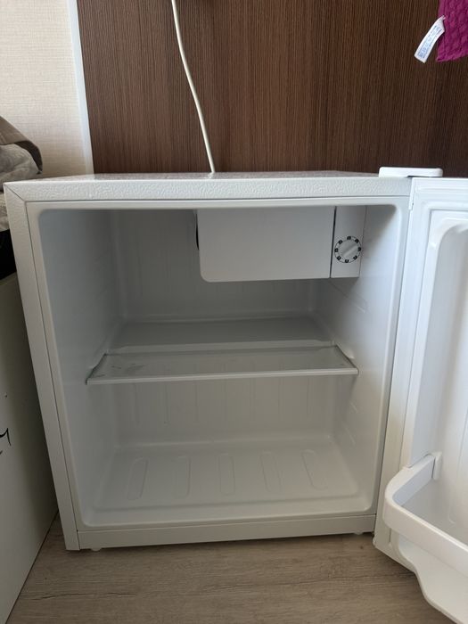 Продам срочно маленький холодильник