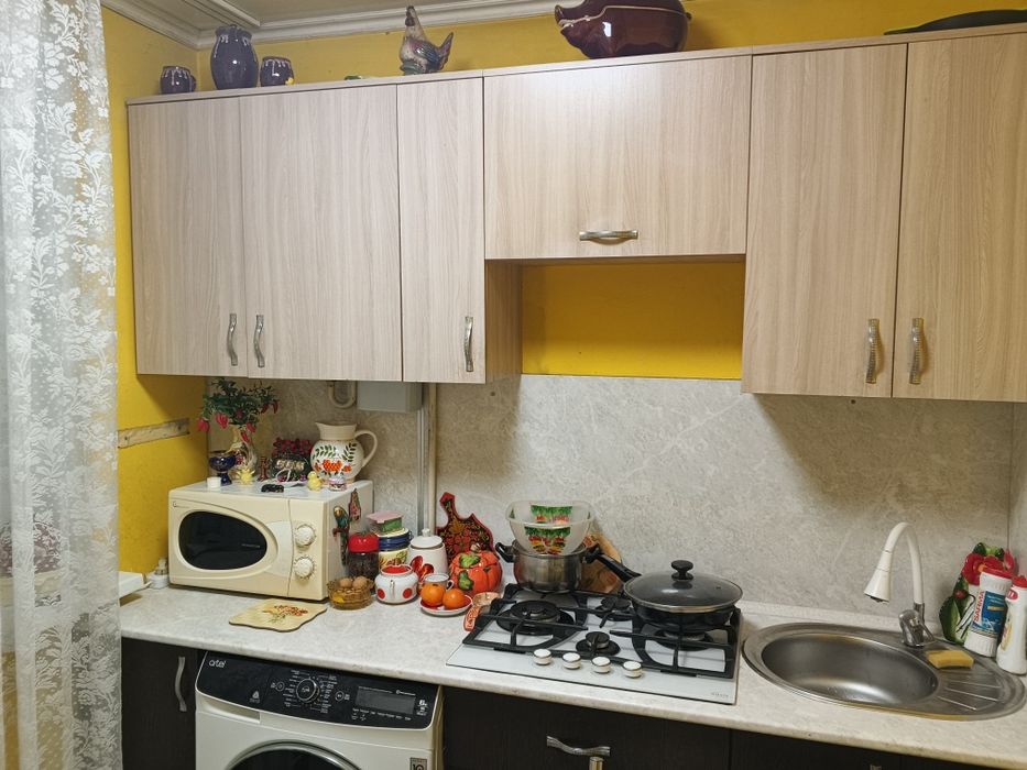 Продам двух комнатную благоустроенную квартиру. Микрорайон молодёжный