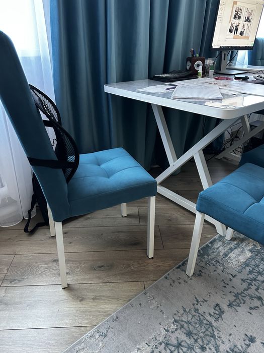 Продам стол и стулья 6 штук