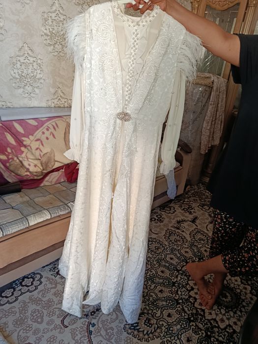 Kelincha koyneyla yengidey tutibti pashti kiyilmagan